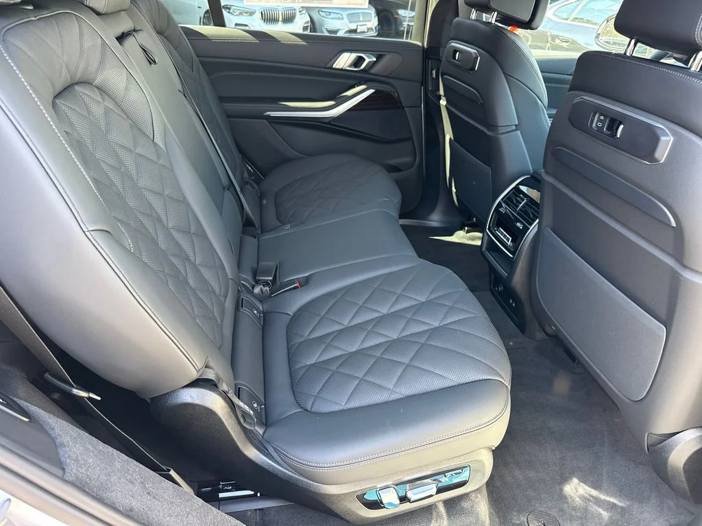 New 2027 White BMW xDrive40i image 17