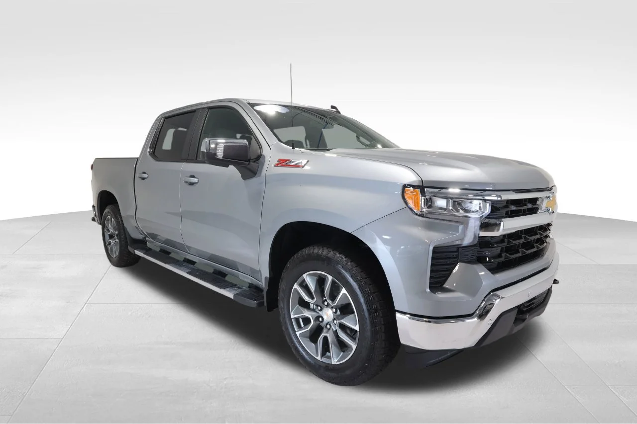 Used 2026 Sterling Gray Metallic Chevrolet LT image 6