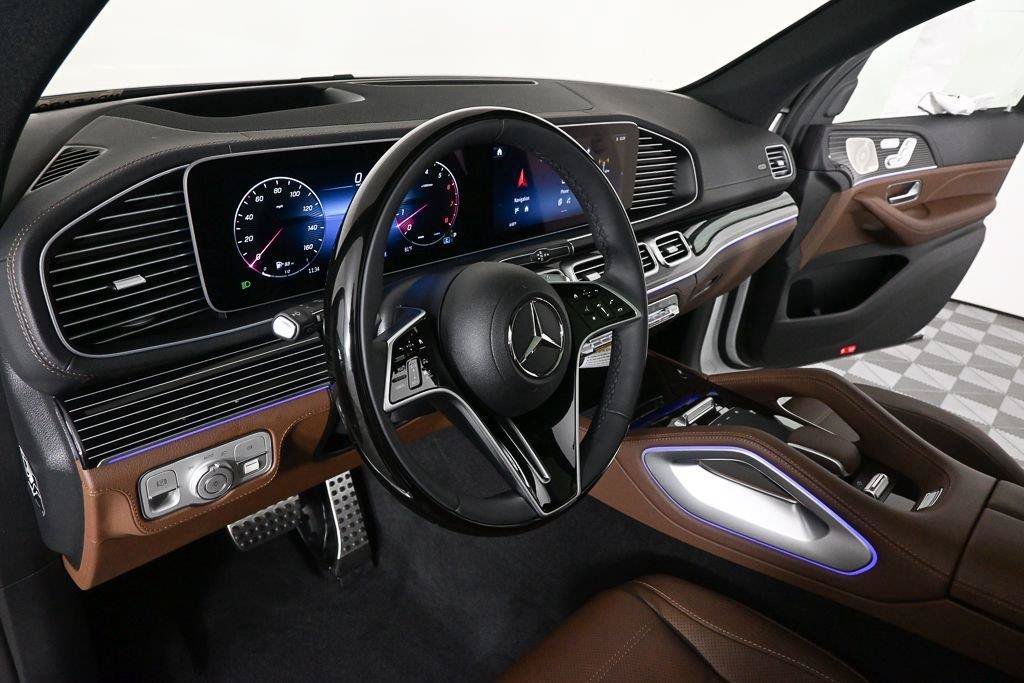 New 2026 MANUFAKTUR Moonlight White Metallic Mercedes-Benz GLS 450 image 44