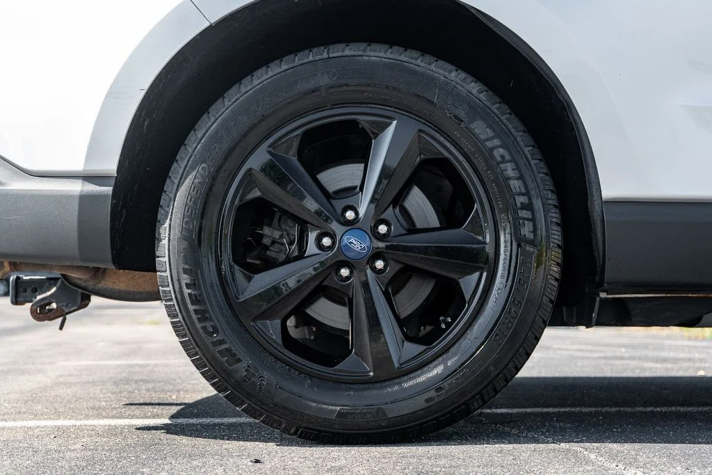 Used 2018 Silver Ford SE image 9