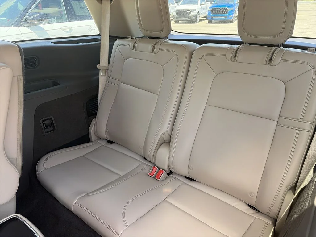 Used 2023 Black Lincoln Reserve image 28
