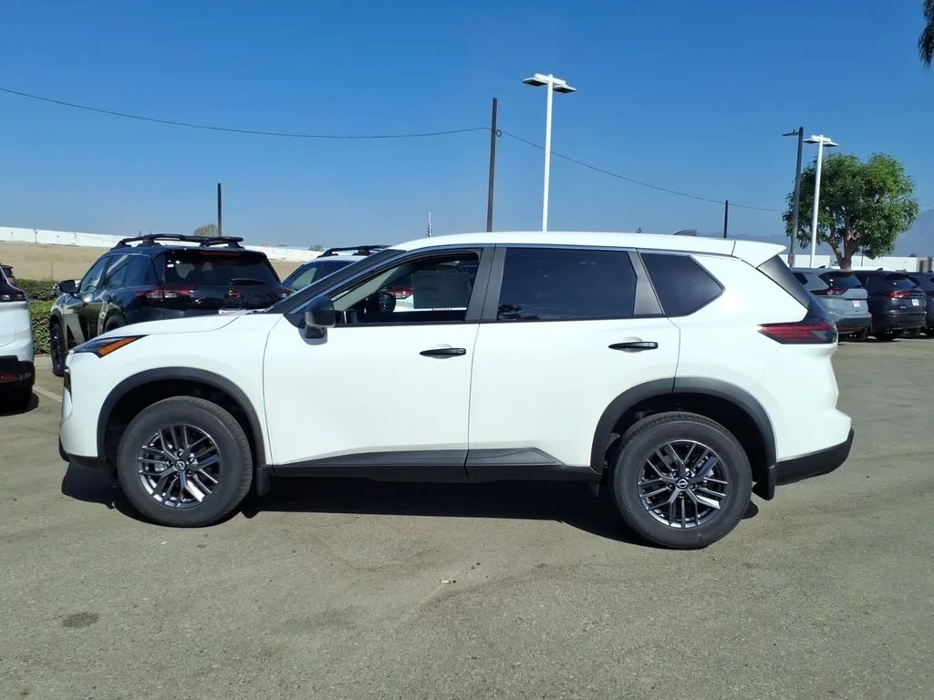 New 2026 Glacier White Nissan S image 5