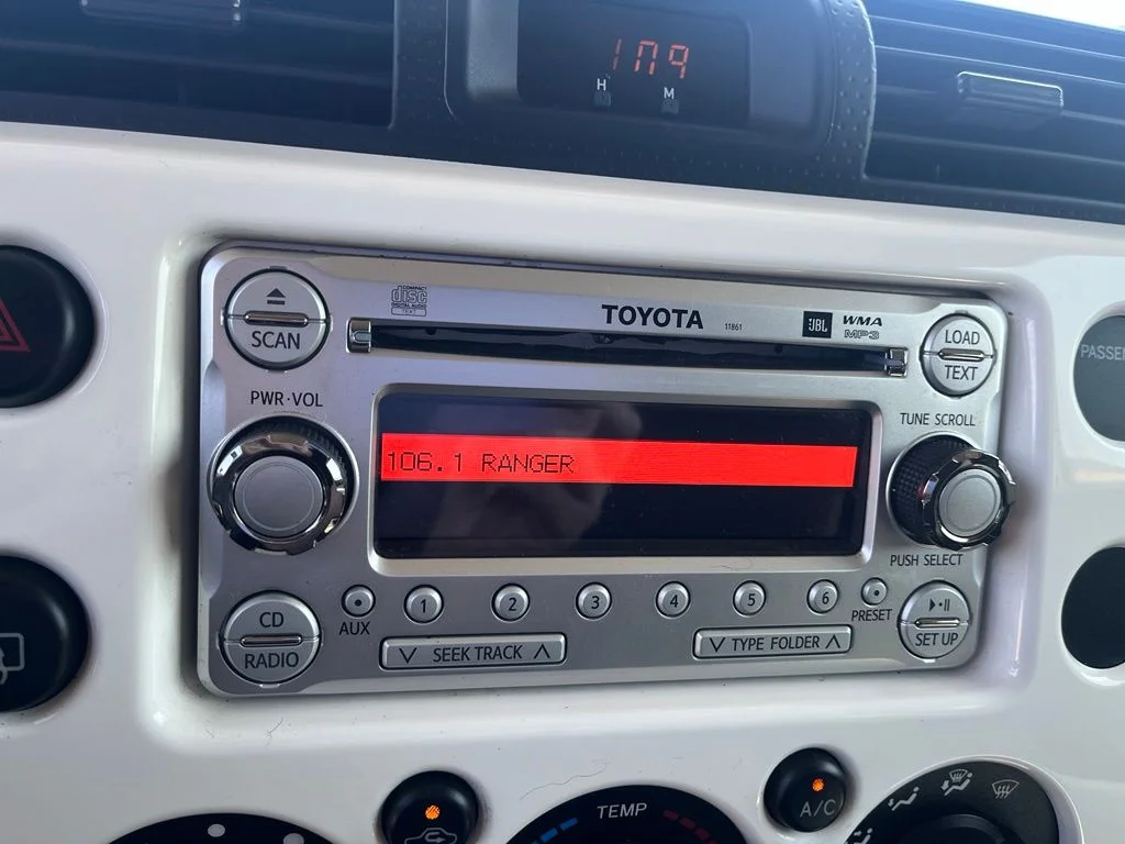Used 2013 White Toyota Base image 14