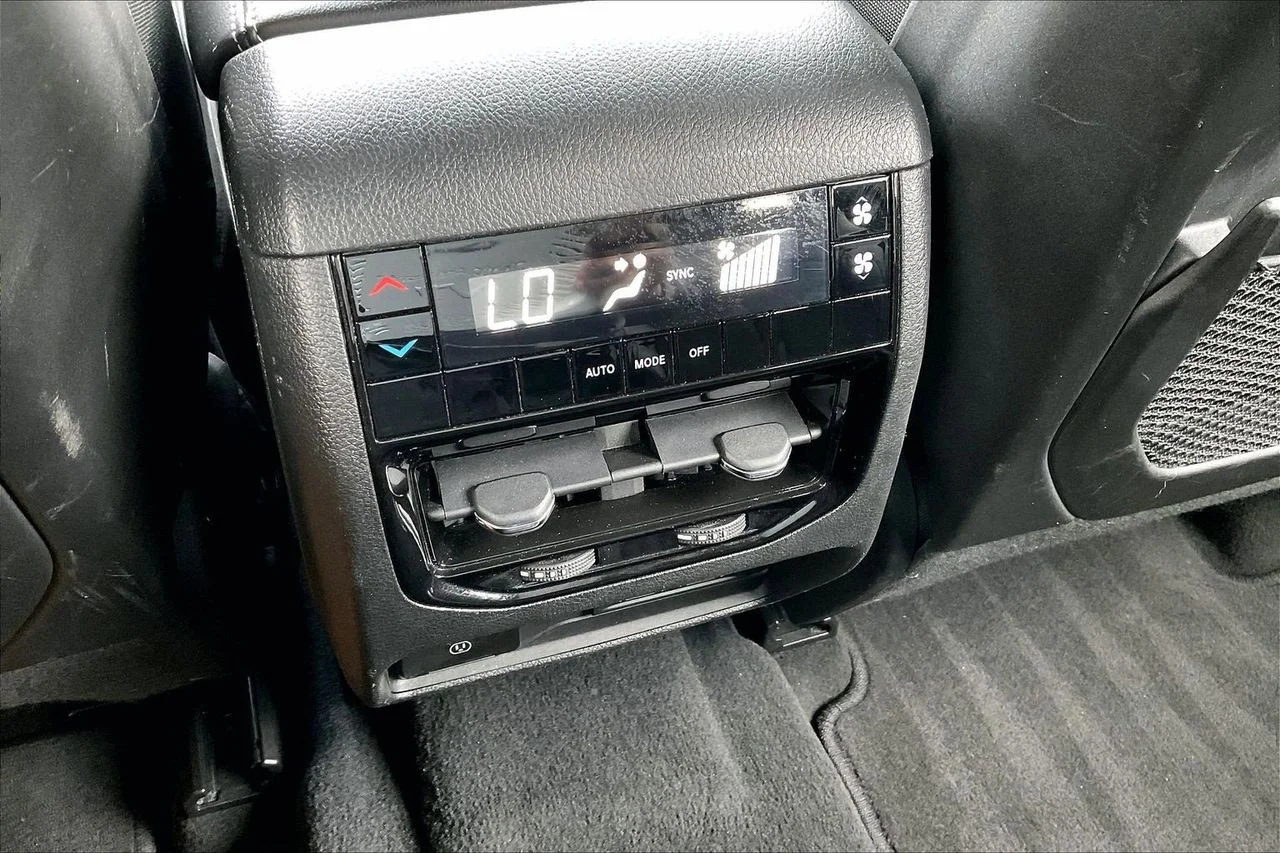 Used 2024 Silver Jeep Altitude image 16