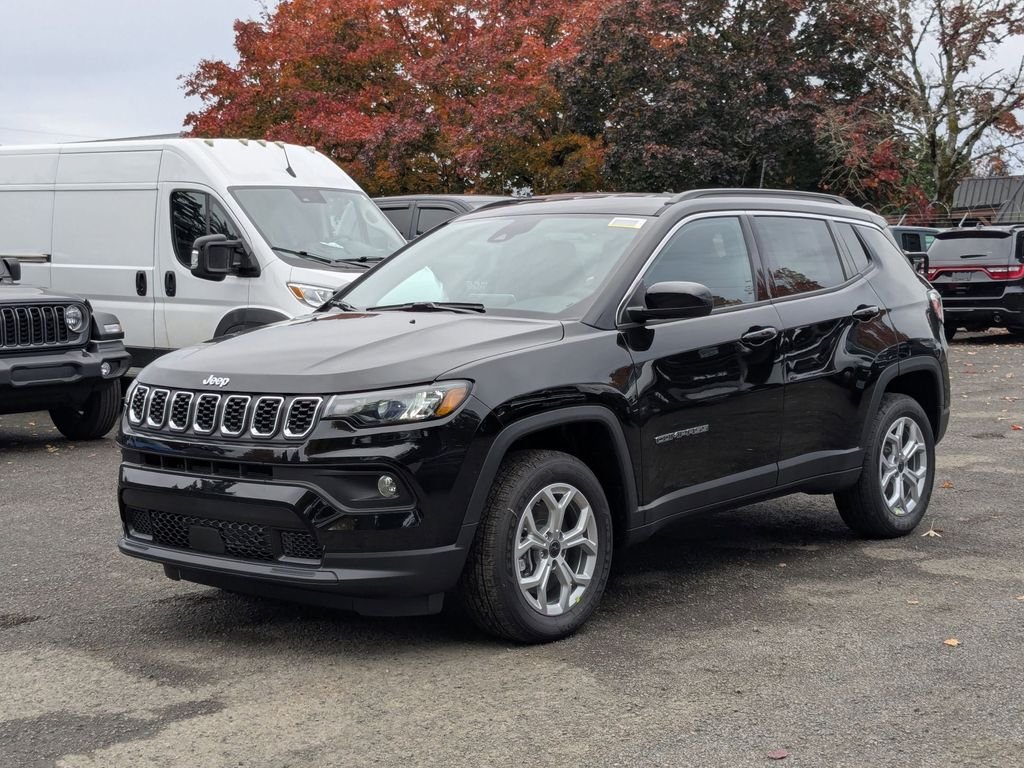 Used 2026 Diamond Black Crystal Pearlcoat Jeep Latitude image 3