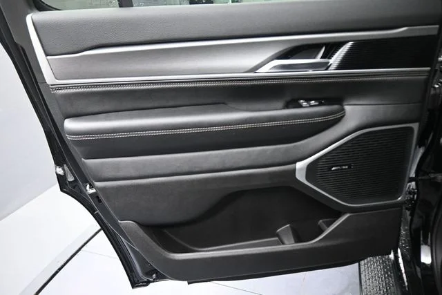 New 2026 High Gloss Black Exterior Paint Jeep  image 28