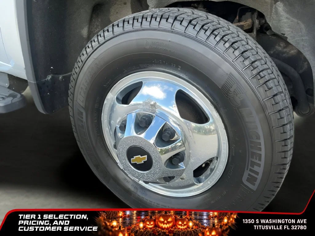 Used 2020 SILVER ICE METALLIC Chevrolet High Country image 34