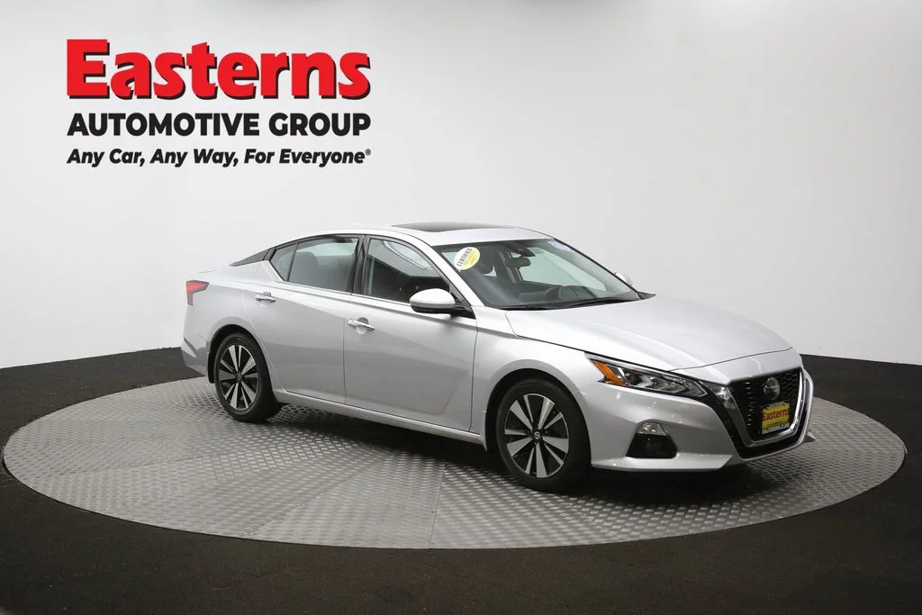 Used 2022 Silver Nissan 2.5 SL image 46