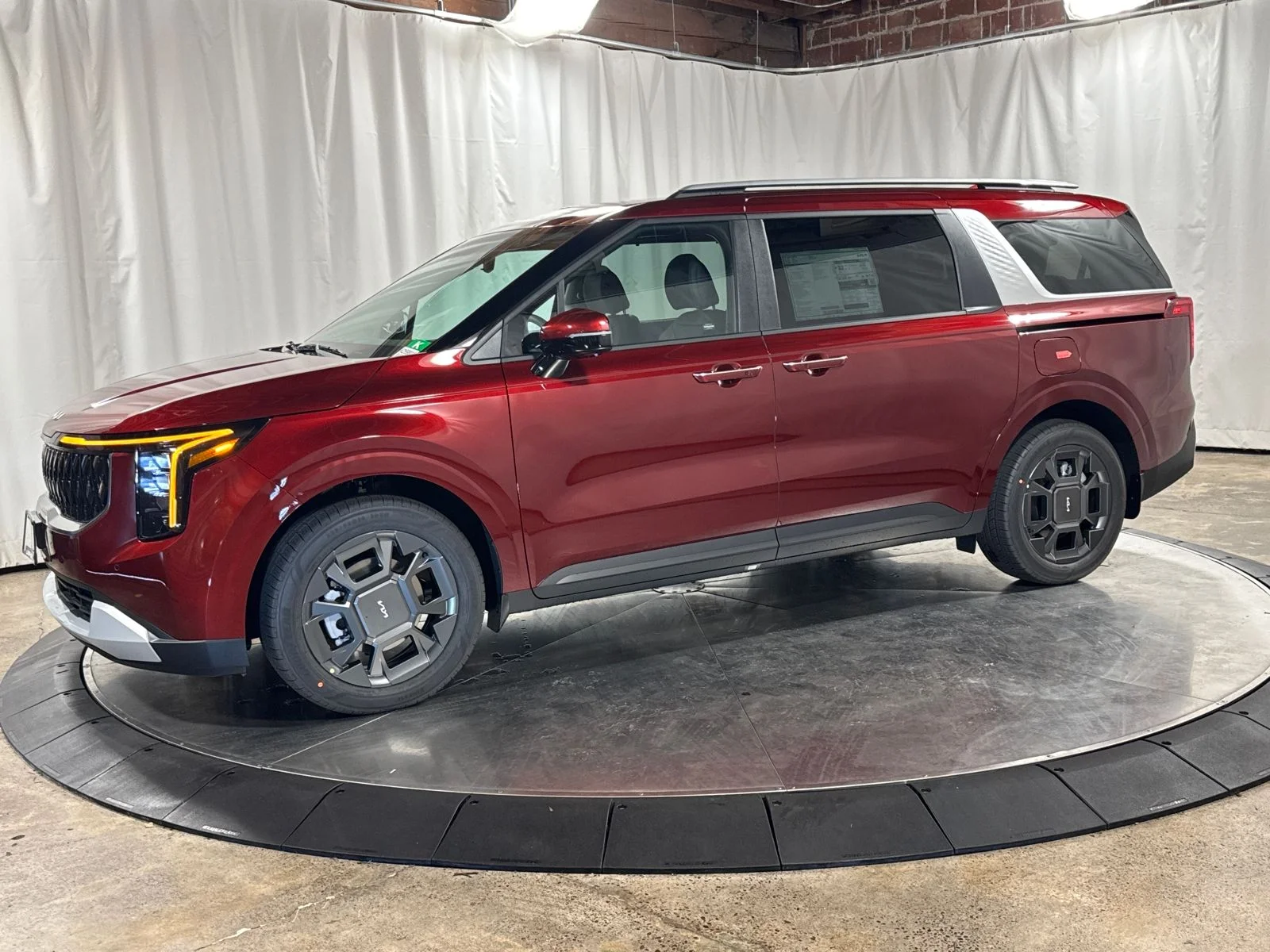 2026 Kia Sedona EX HEV's photo