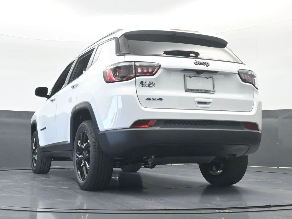 New 2026 Bright White Clear-Coat Exterior Paint Jeep Latitude image 51