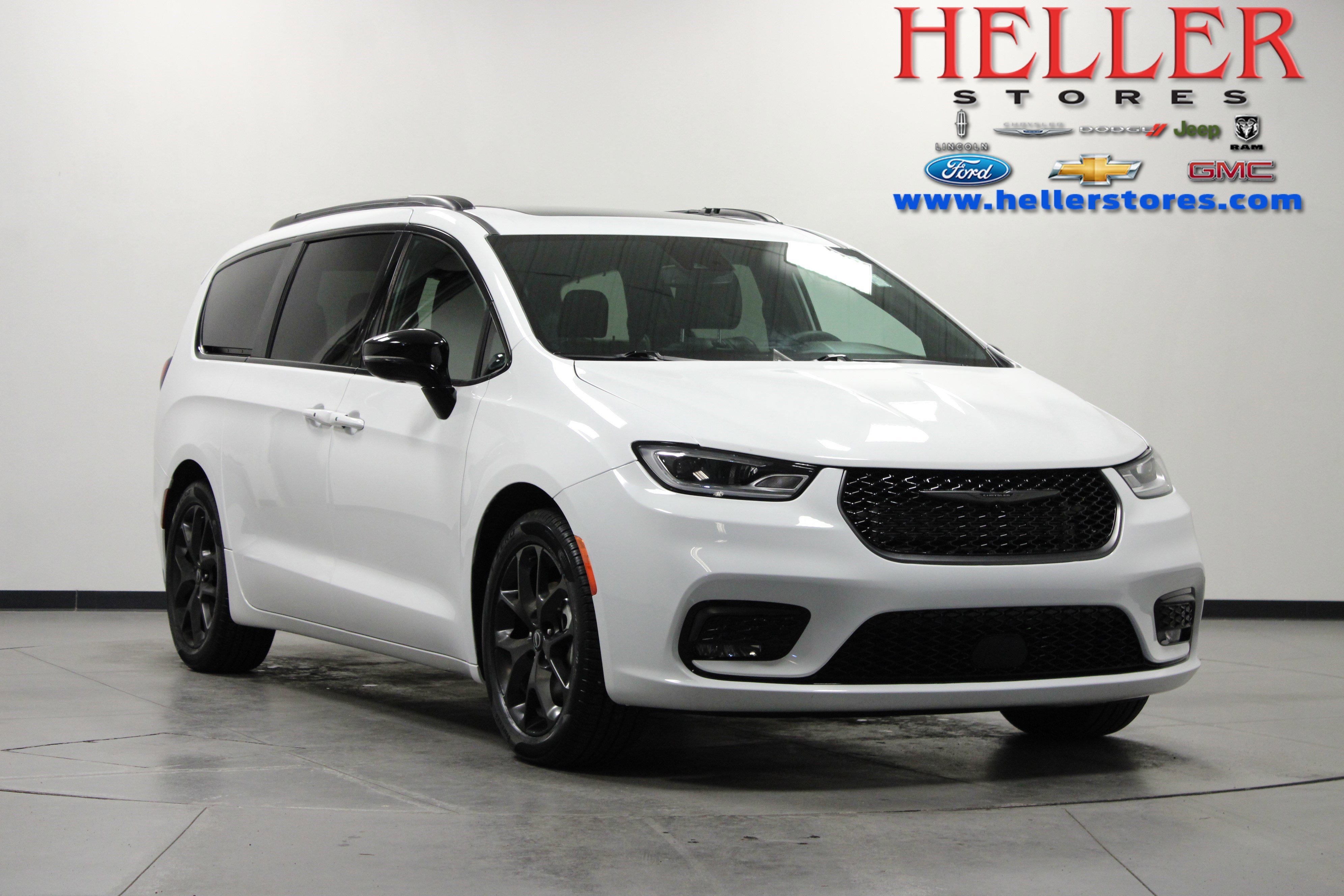 2025 Chrysler Pacifica Limited's photo