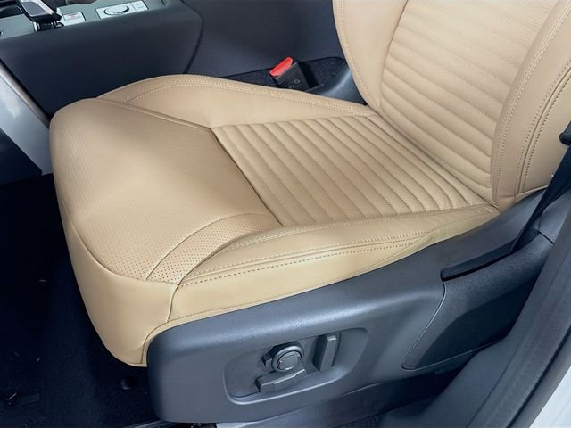 New 2026 Fuji White Land Rover Dynamic SE image 22