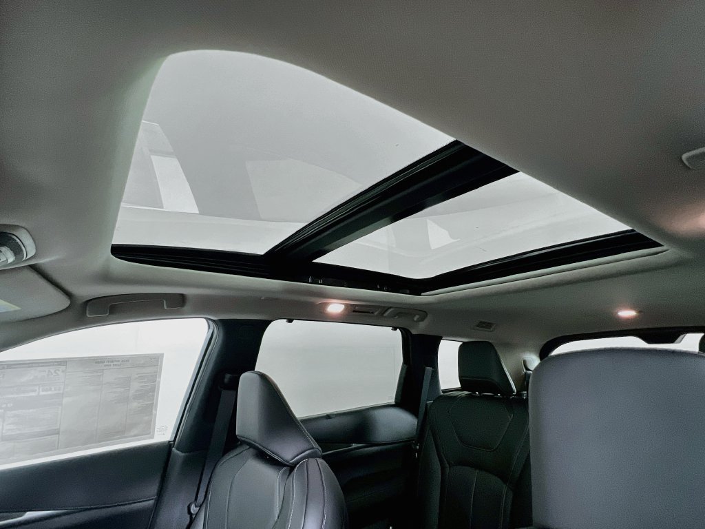 Used 2025 Warm Titanium INFINITI LUXE image 23