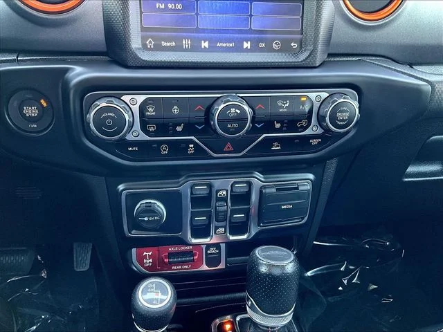 Used 2021 Green Jeep Mojave image 17