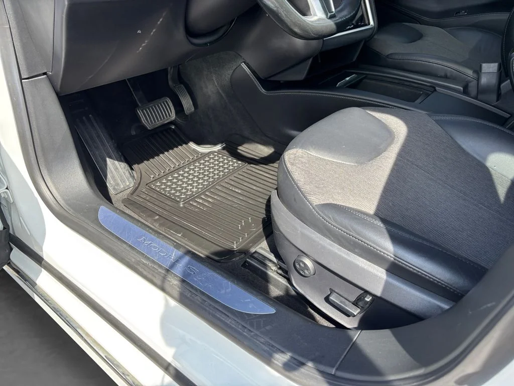Used 2016 White Tesla 90D image 27