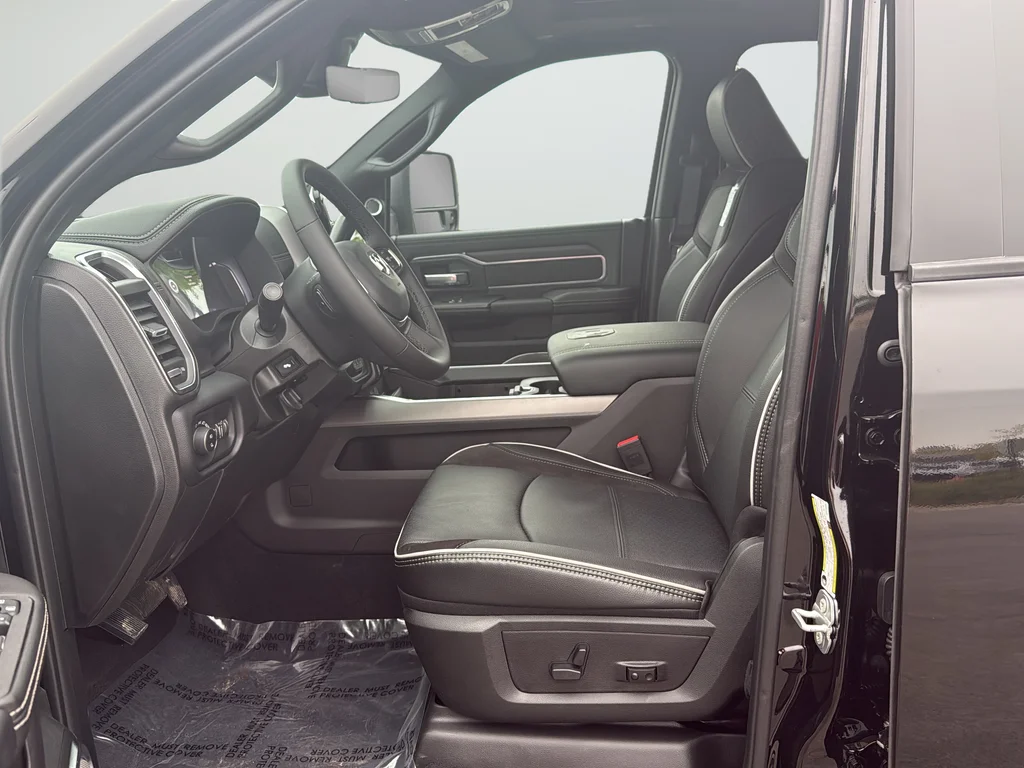 New 2027 Diamond Black Crystal Pearl-Coat Exterior Paint RAM Laramie image 11