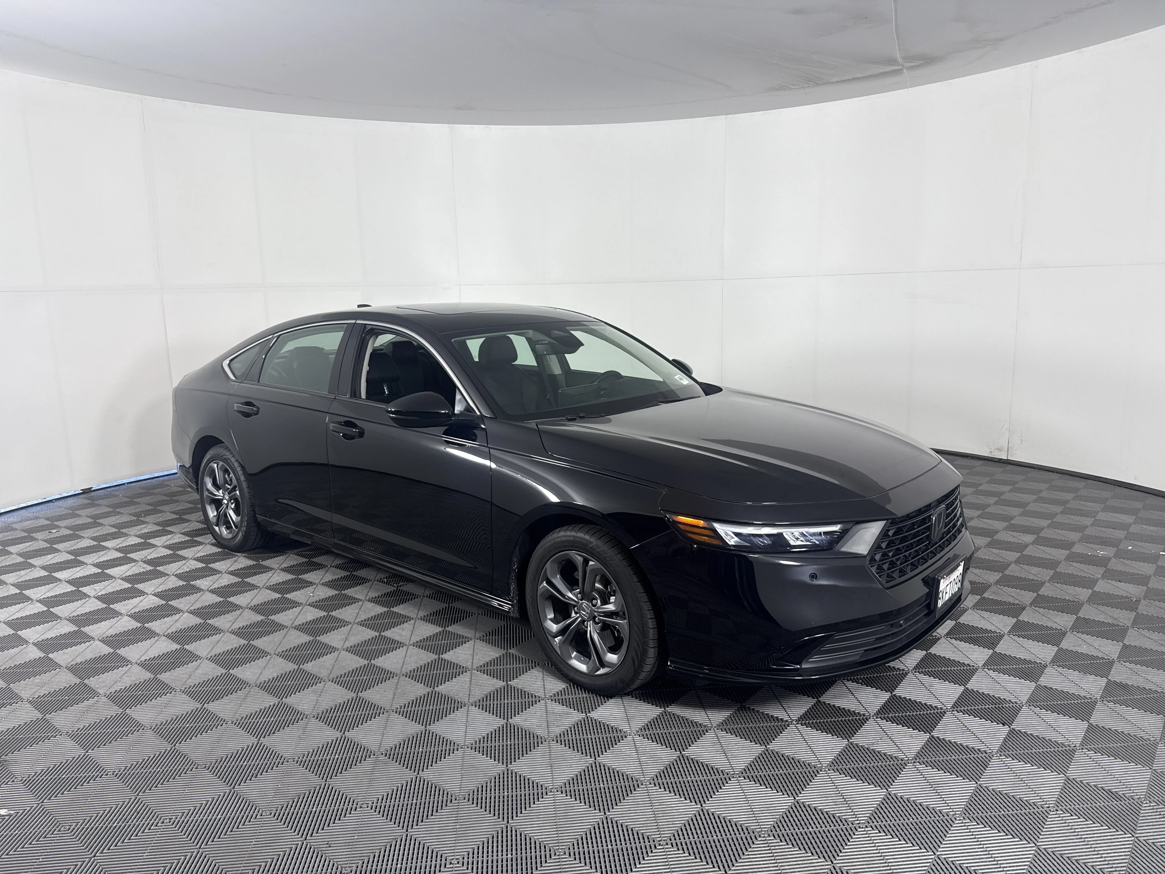 2024 Honda Accord Hybrid EX-L - Photo 2
