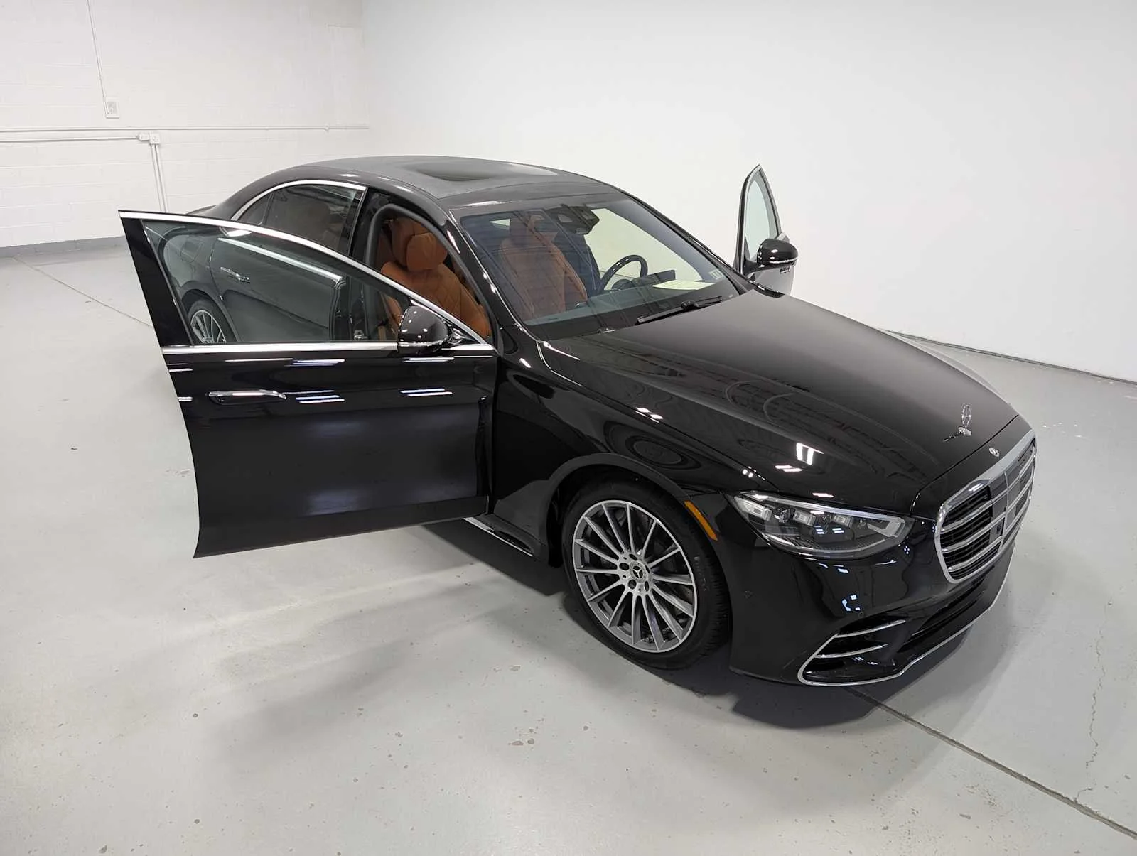 Certified Used 2026 Obsidian Black Metallic Mercedes-Benz S 580 image 16