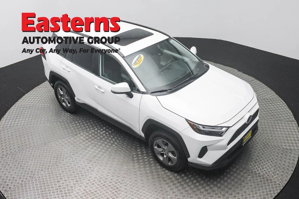 Used 2024 White Toyota XLE image 3