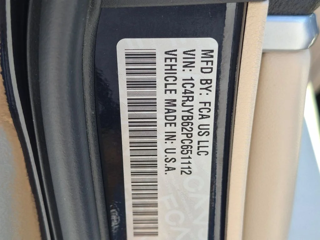 Used 2023 Black Jeep 4xe image 34