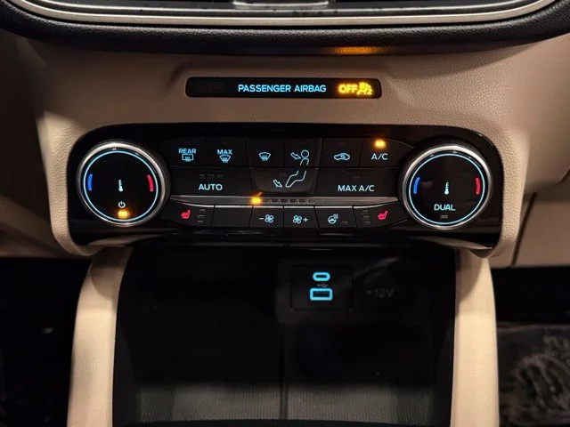 Used 2022 White Ford SEL image 26