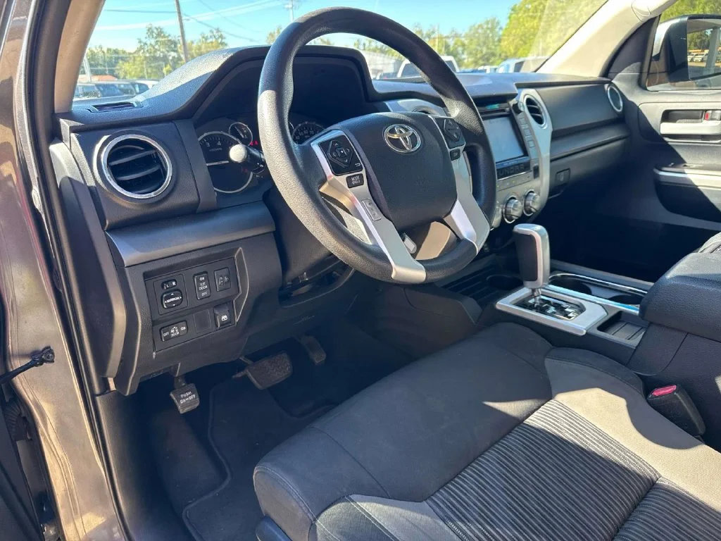 Used 2015 Gray Toyota SR5 image 35