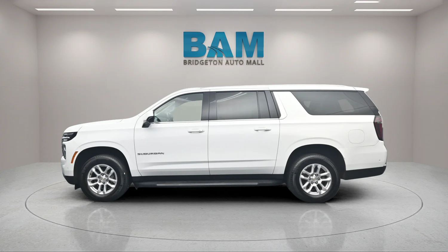 Used 2025 Summit White Chevrolet LT image 3