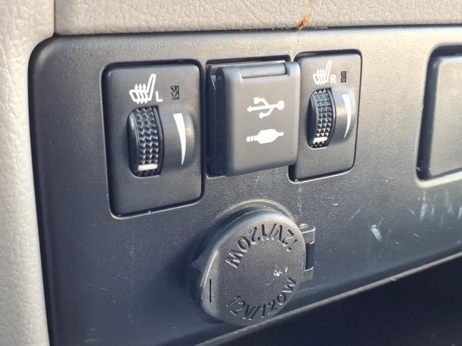 Used 2019 Midnight Black Metallic Toyota XLE image 5
