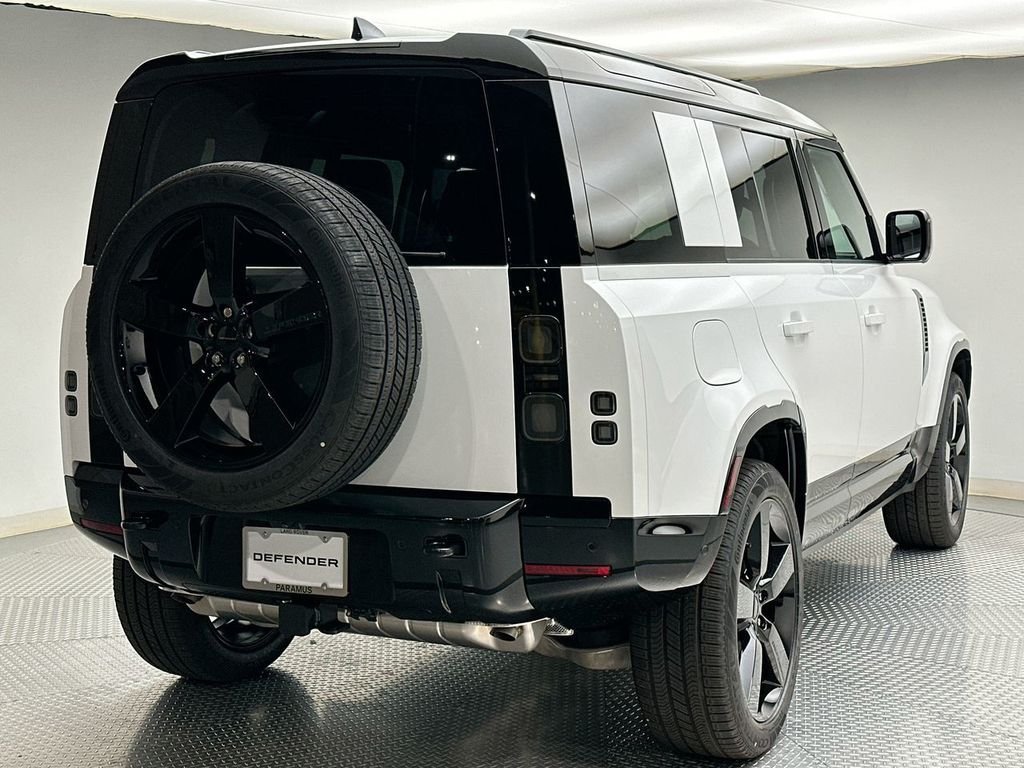 New 2026 Fuji White Land Rover X-Dynamic SE image 3
