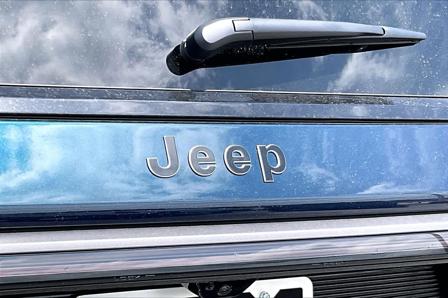 New 2026 Fathom Blue Pearlcoat Jeep Limited Altitude image 14