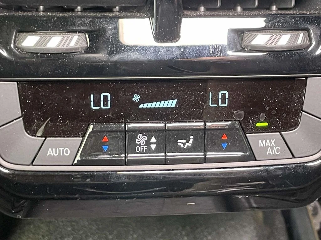 Certified Used 2024 Gray BMW xDrive50 image 22