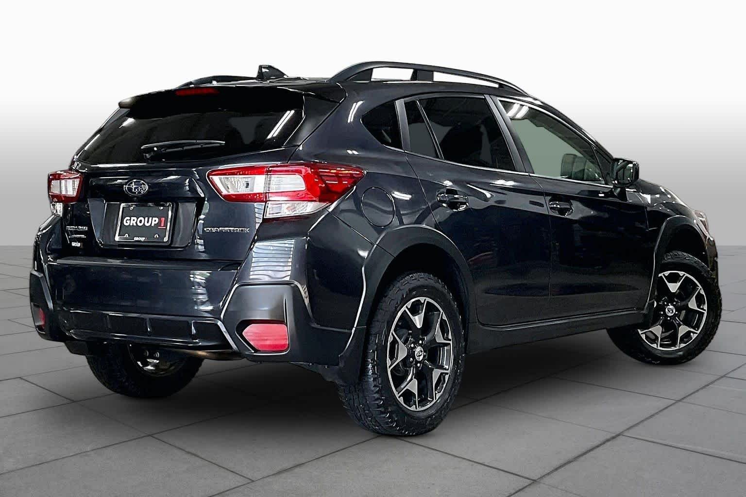 Used 2018 Dark Gray Metallic Subaru Premium image 13