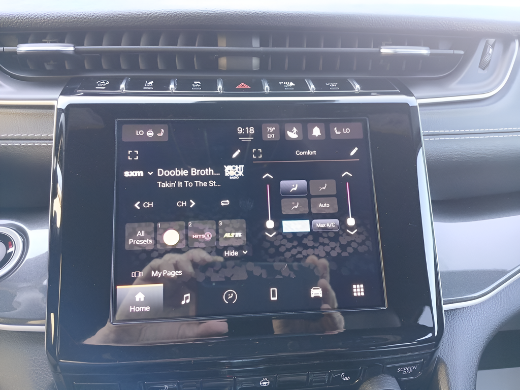 Used 2022 Black Jeep Altitude image 13