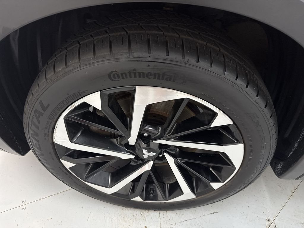 Used 2022 Red Mitsubishi  image 33