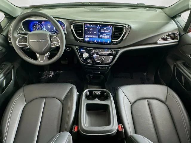 Certified Pre-Owned 2025 Chrysler Pacifica Select