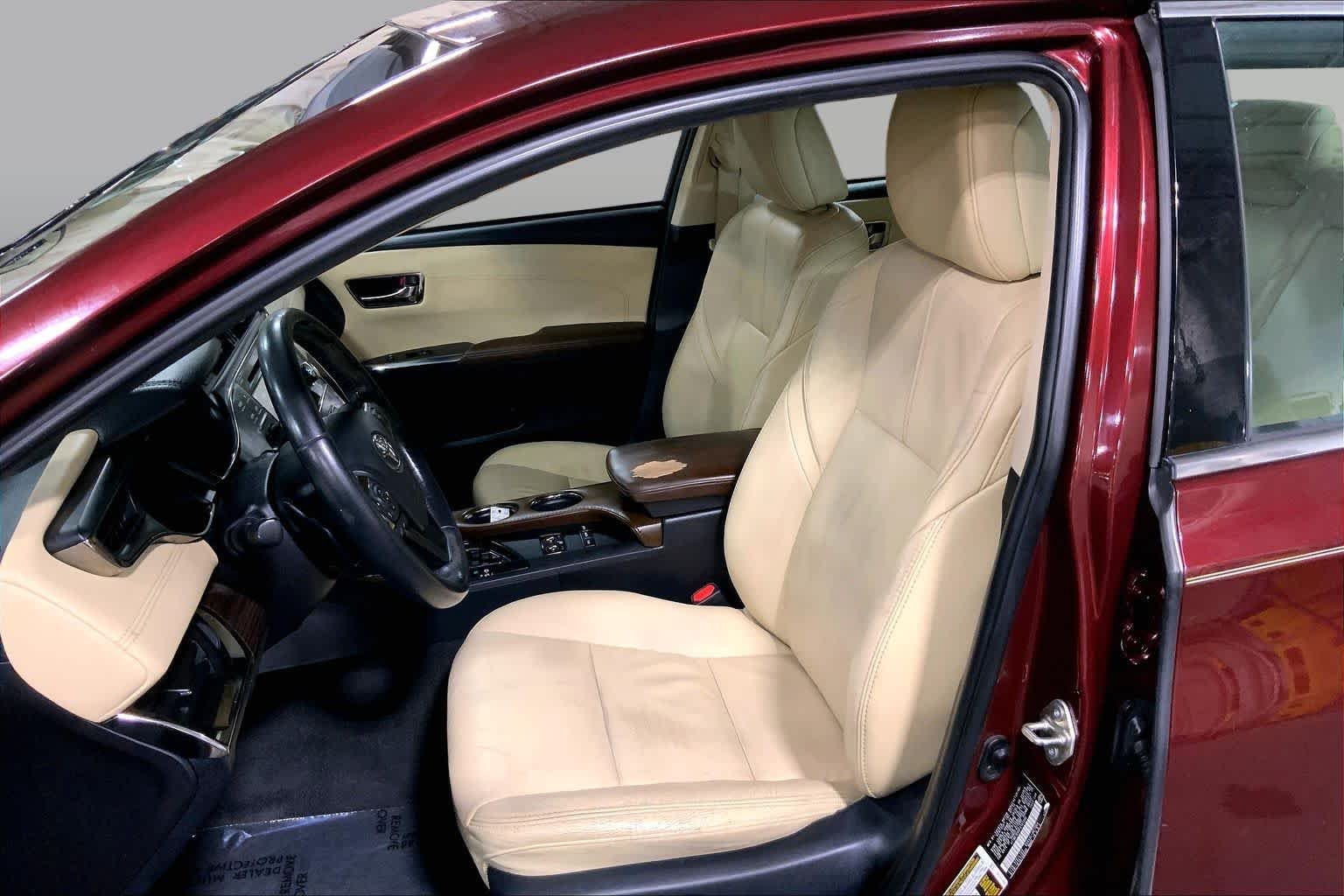 Used 2015 Ooh La La Rouge Mica Toyota XLE Touring image 8