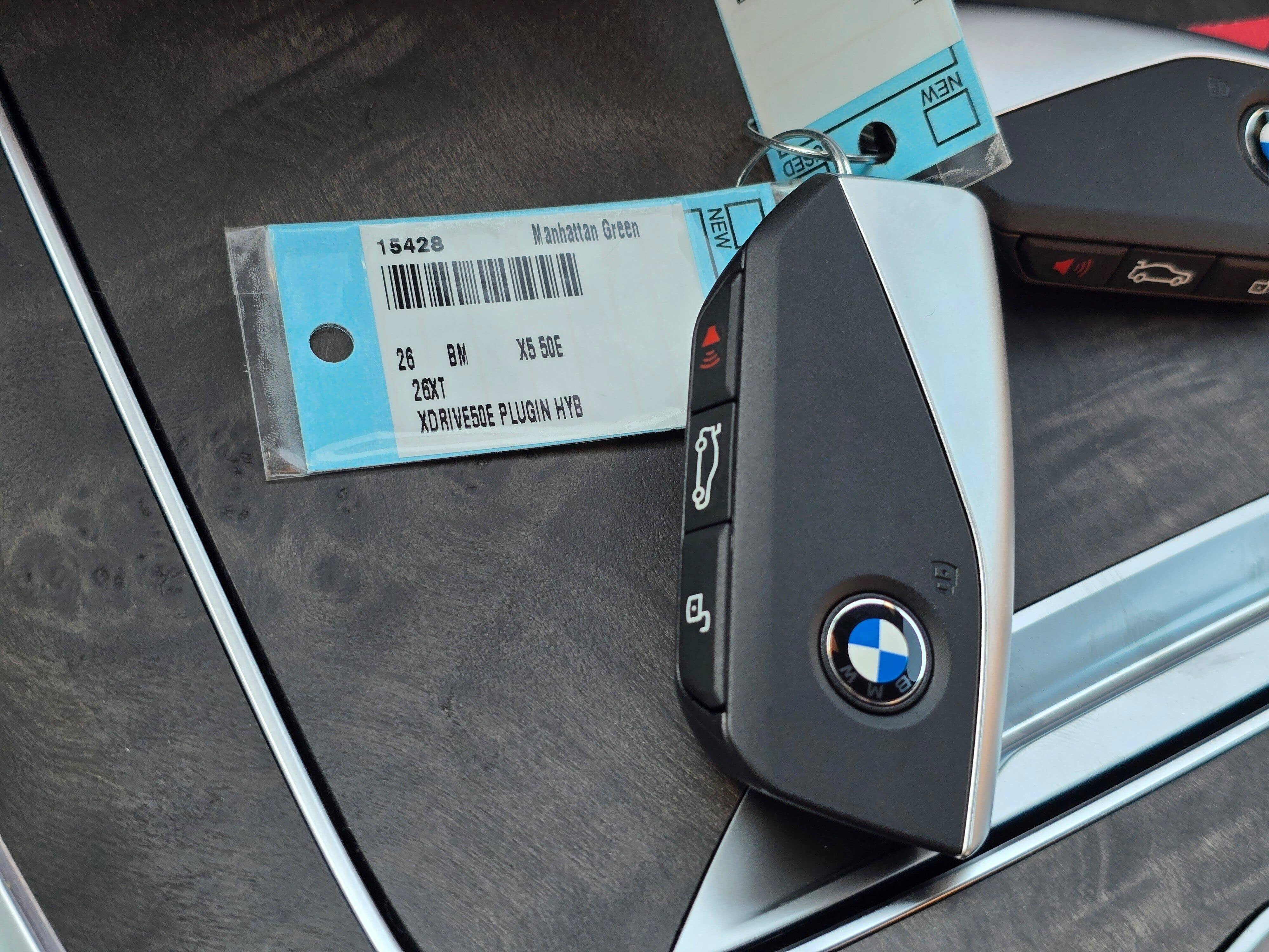 New 2026 Manhattan Green Metallic BMW xDrive50e image 31
