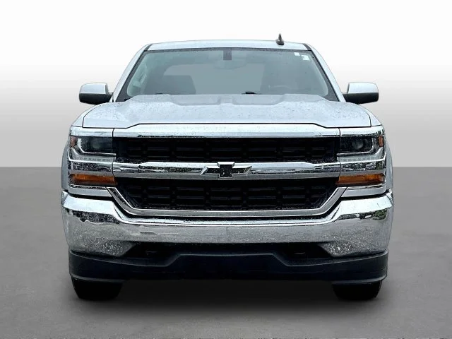 Used 2019 Silver Chevrolet LT image 2