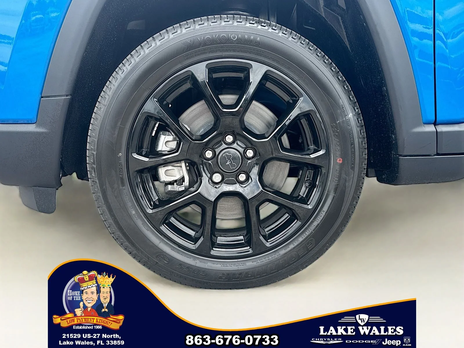 New 2026 Hydro Blue Pearl-Coat Exterior Paint Jeep Latitude image 28