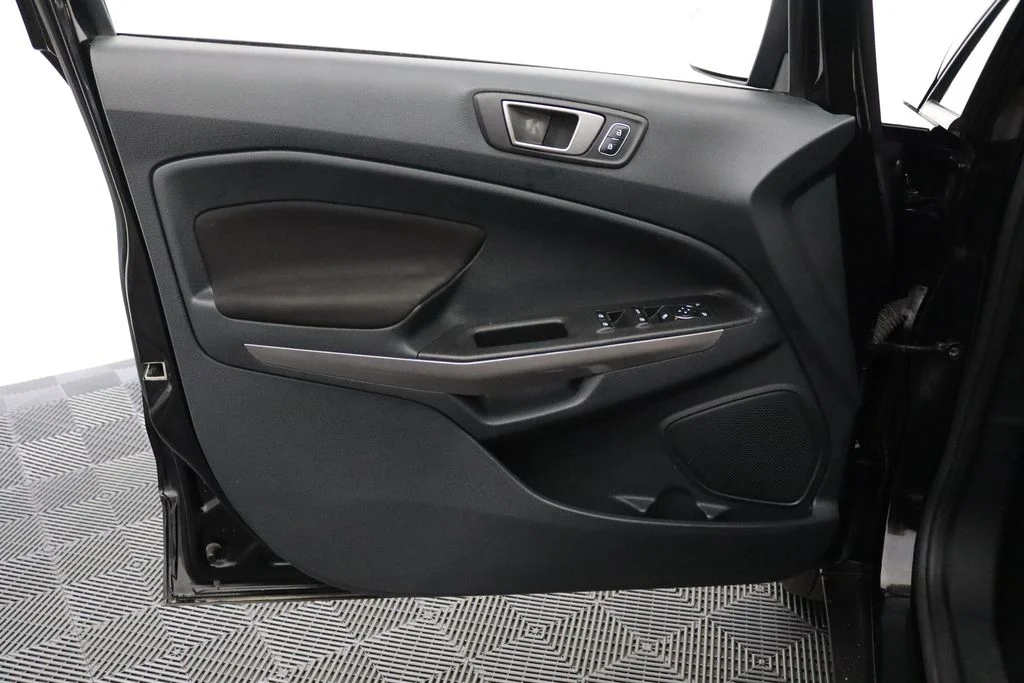 Used 2021 Black Ford SE image 11
