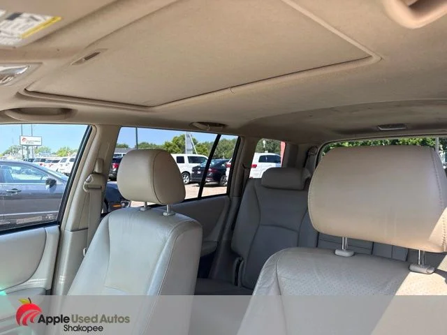Used 2006 Gold Toyota Limited image 9