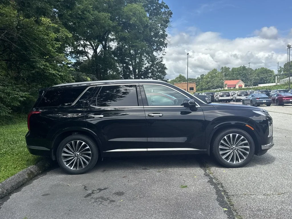 Used 2023 Black Hyundai Calligraphy image 4