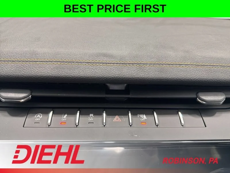New 2026 Bright White Clear-Coat Exterior Paint Jeep Limited image 32