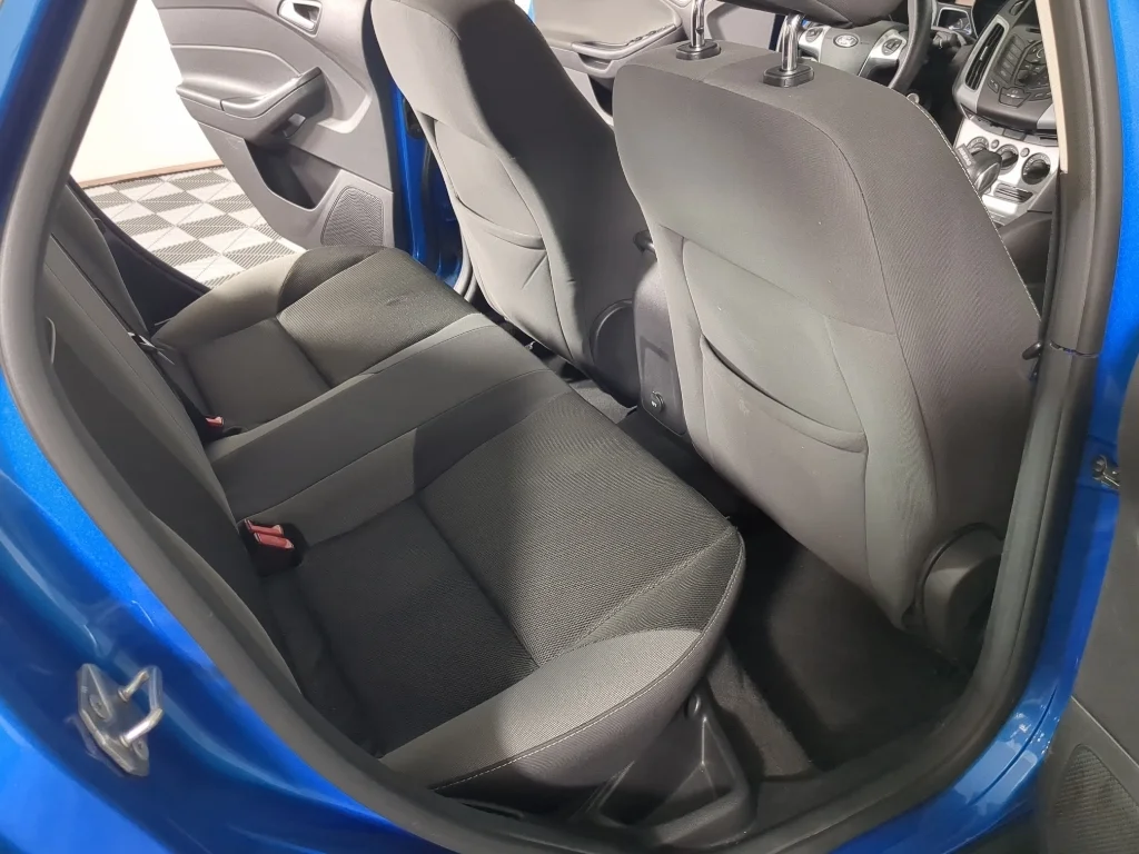 Used 2014 blue Ford SE image 19