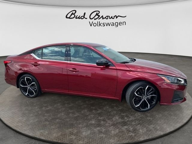 Used 2023 Nissan Altima SR with VIN 1N4BL4CV1PN321188 for sale in Kansas City