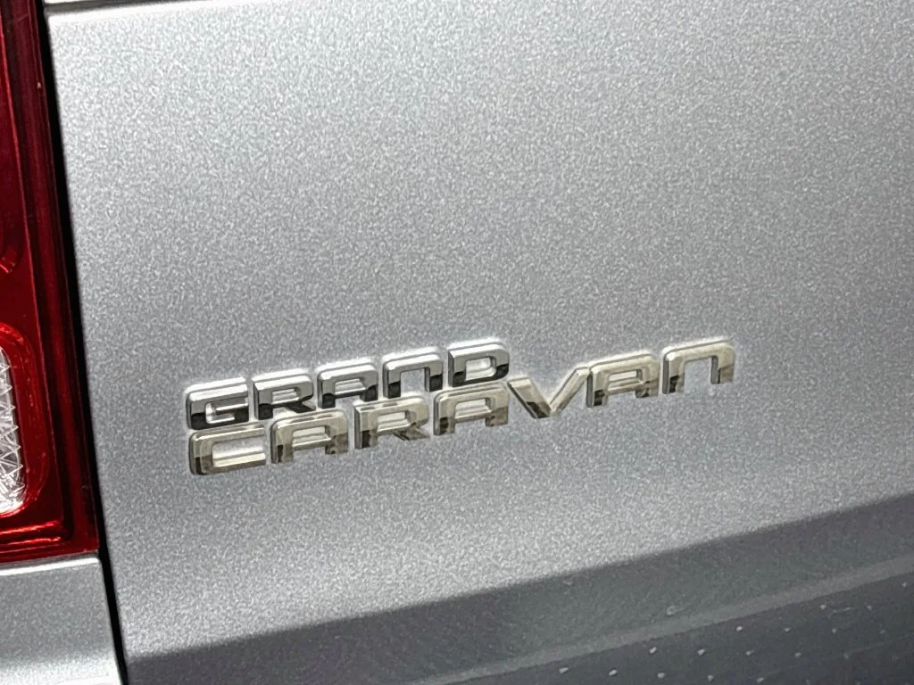 Used 2019 Silver Dodge SXT image 22