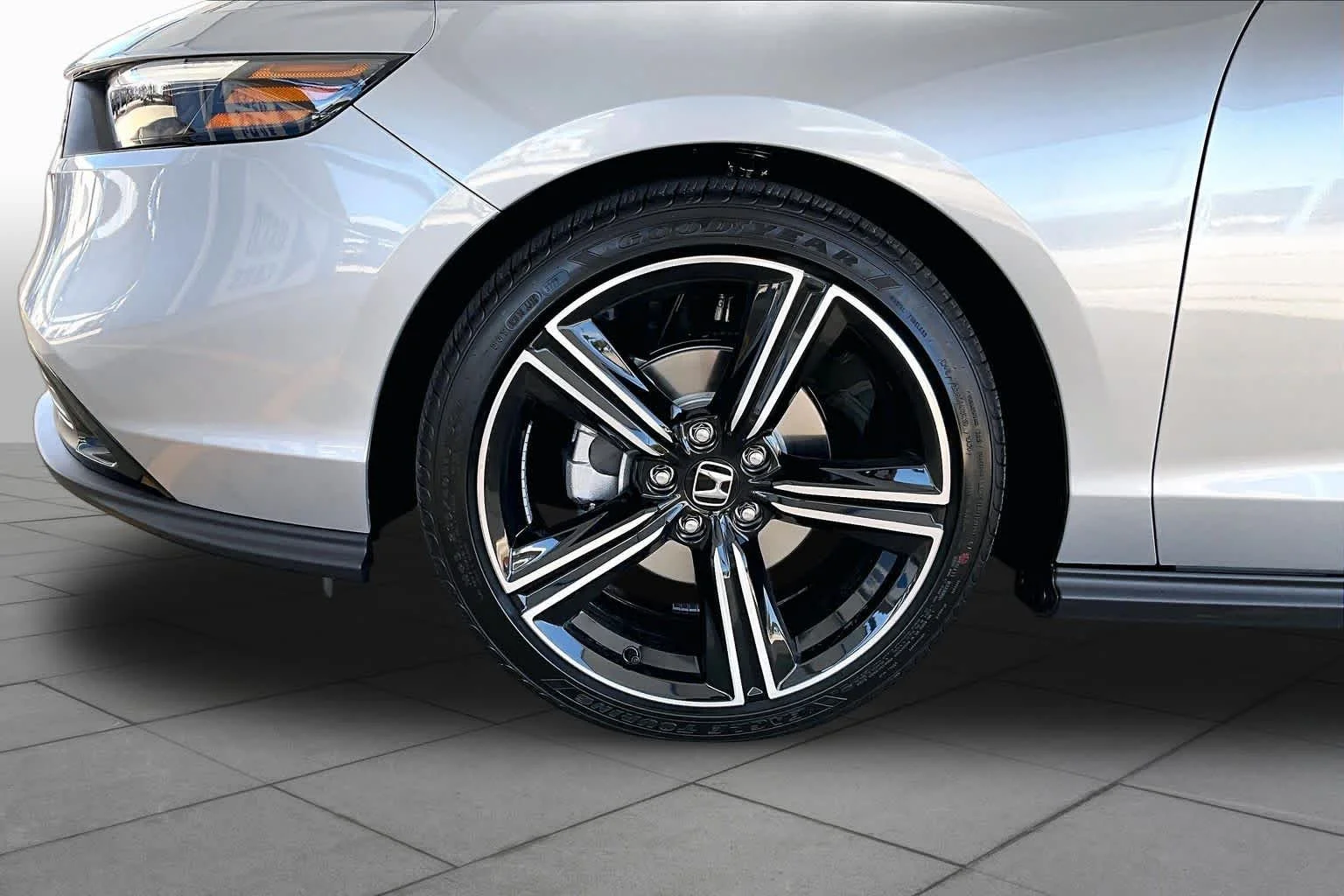 New 2026 Solar Silver Metallic Honda SE image 11