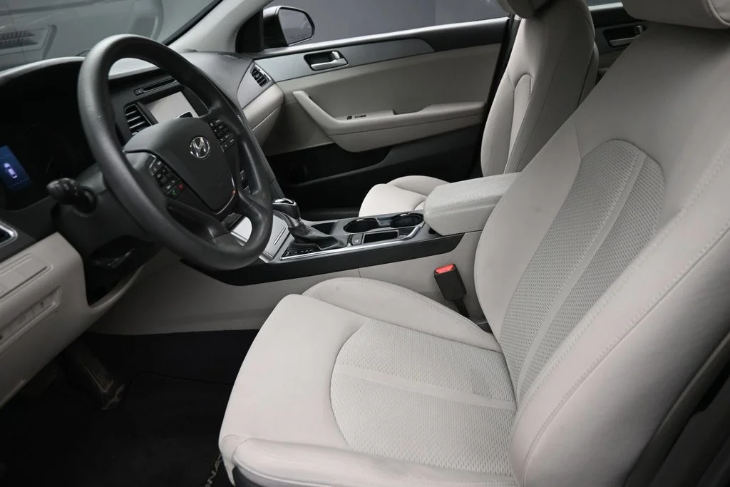 Used 2017 Black Hyundai SE image 16