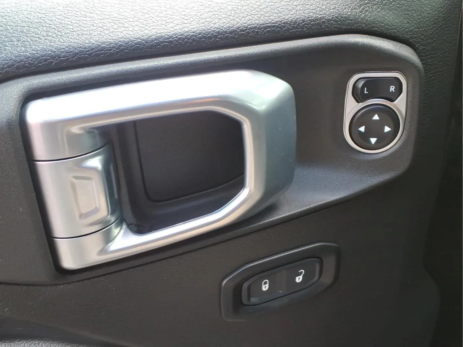 Used 2022 Black Clearcoat Jeep Unlimited Sport S image 17