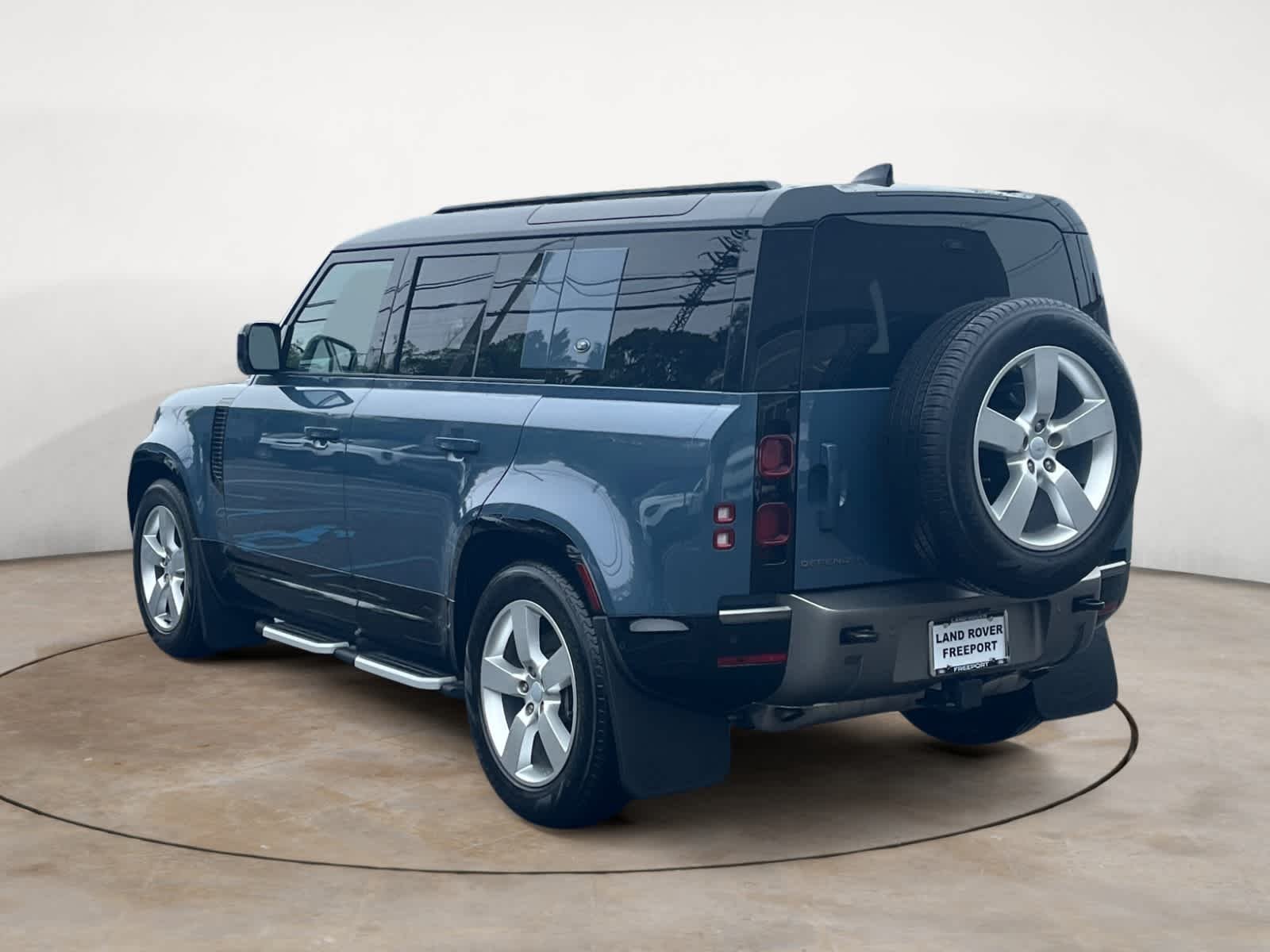 Used 2024 Tasman Blue Metallic Land Rover X-Dynamic SE image 3